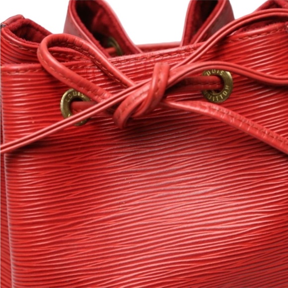 Louis Vuitton LV Paris Shoulder Bag
Petit Noe Red Epi made in France 🇫🇷 - Picture 9 of 16